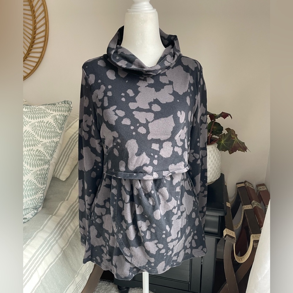 Latched Mama Petal Sweatshirt